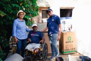 Gobierno entrega enseres del hogar a familias afectadas por inundaciones en provincias de Dajabón, Valverde y La Altagracia