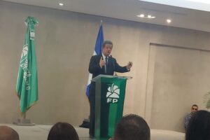 Leonel Fernández reacciona ante sugerencia del Listín Diario de reunir liderazgo político nacional