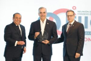 Presidente Abinader valora aportes del sector construcción al crecimiento y desarrollo económico del país