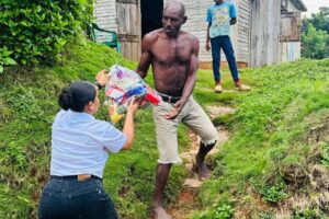Comedores Económicos continúa asistencia a familias en Samaná, Puerto Plata y Moca