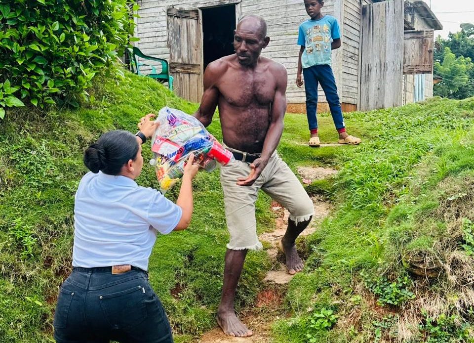 Comedores Económicos continúa asistencia a familias en Samaná, Puerto Plata y Moca