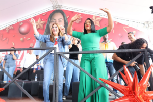 Diputada Leyvi Bautista realiza fiesta navideña en SDO; Carolina Mejía pondera actividad