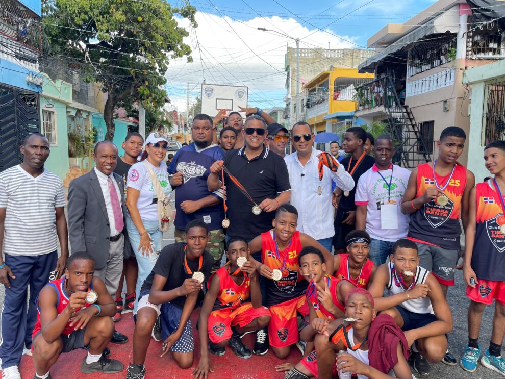 VIDEO: Roberto Rojas y líderes comunitarios organizan con gran éxito el evento deportivo y cultural "Capotillo 2024"