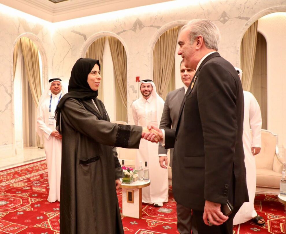 Presidente Abinader se reúne con ministra de Educación de Qatar