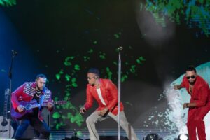 Dominicanos viven una noche de "Aventura" en la primera función de Cerrando Ciclos