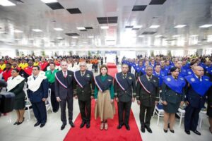 Raquel Peña encabeza graduación de 2,650 civiles y militares en la UNADE
