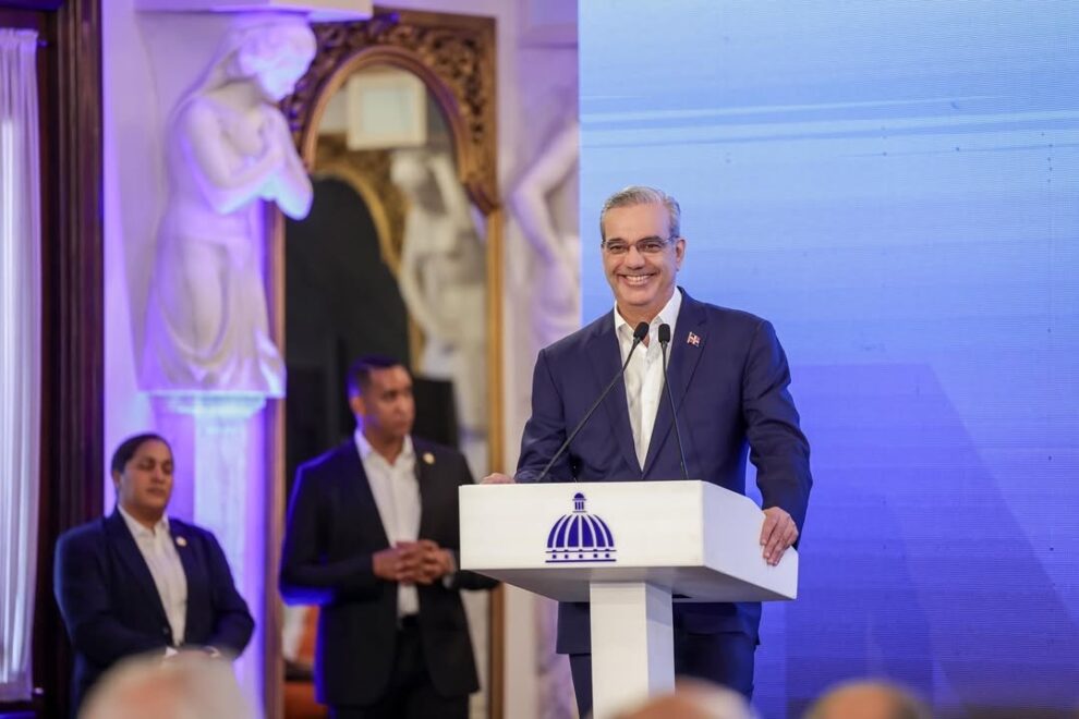 Abinader Resalta Logros en Política Ambiental: Reforestación, Tecnología y 'Sostenibilidad' en la Mira