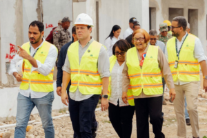 Bonilla supervisa avances en construcción de centros penitenciarios en San Juan y Barahona