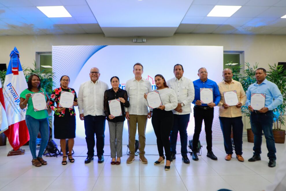 PROMIPYME Entrega RD$100 millones en créditos a 225 micro y pequeños empresarios en La Altagraciva