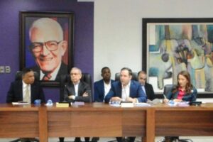 Danilo exhorta a titulares de secretarias del PLD mantenerse vigilantes a las acciones del Gobierno