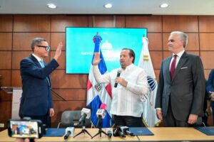 Ministro de la Presidencia juramenta a Eddy Olivares como Ministro de Trabajo