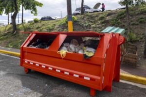 "Más del 80% de los residentes de Santo Domingo Este, valoran como 'positiva' la colocación de contenedores de basura."