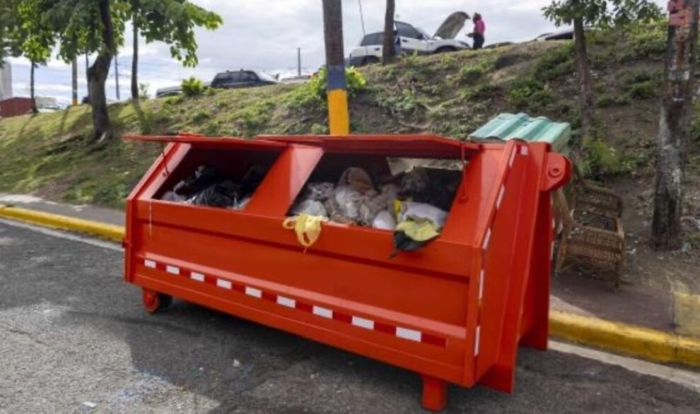"Más del 80% de los residentes de Santo Domingo Este, valoran como 'positiva' la colocación de contenedores de basura."