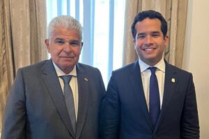 Omar Fernández conversa con presidente de Panamá temas de interés común