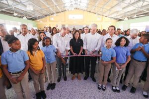 Raquel Peña inaugura centro educativo en Santiago