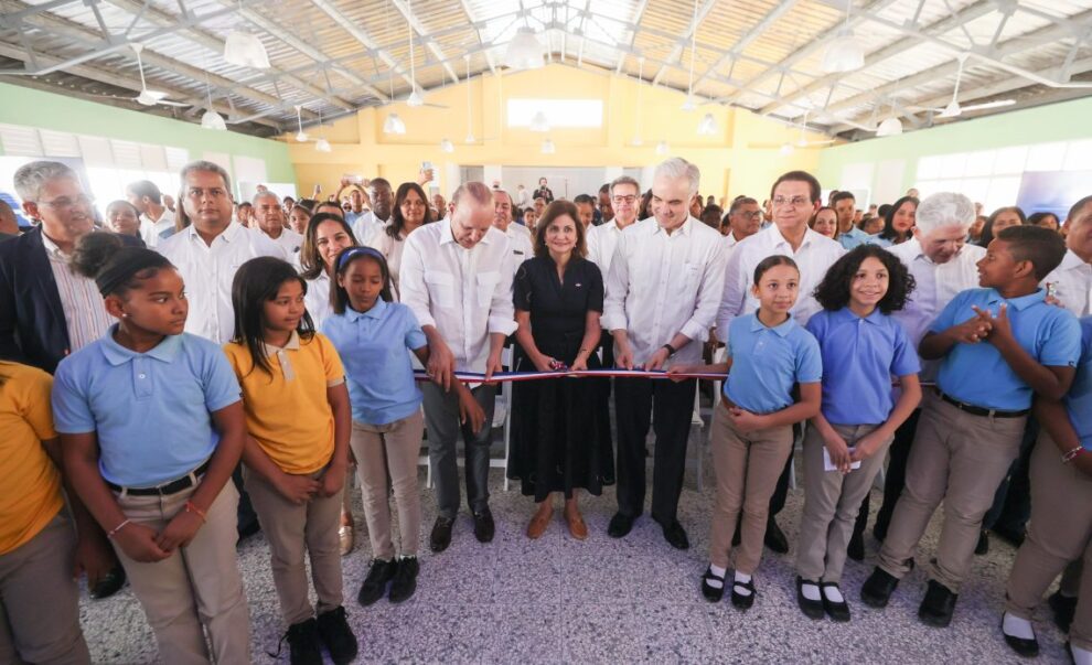 Raquel Peña inaugura centro educativo en Santiago