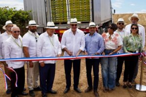 Presidente Abinader y Ministro Limber Cruz inician exportaciones de uva dominicana: Un hito en la agroindustria nacional