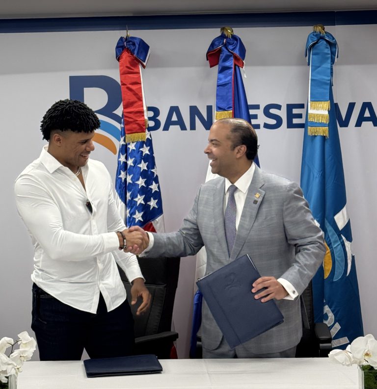 Juan Soto, nuevo embajador de Banreservas para impulsar el deporte y la inclusión financiera