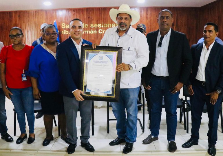 Piden a alcaldes imitar acciones de Santiago Riveron en contra de indocumentados haitianos