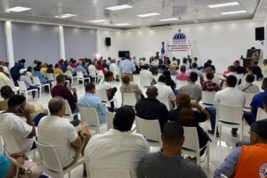 Director Infraestructura Escolar, Roberto Herrera encabeza Mesa de Trabajo con contratistas de escuelas y autoridades en Montecristi