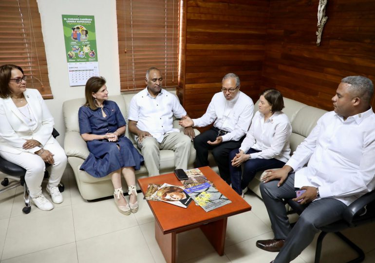 Vicepresidenta Raquel Peña encabeza encuentro con productores de mango, en Peravia