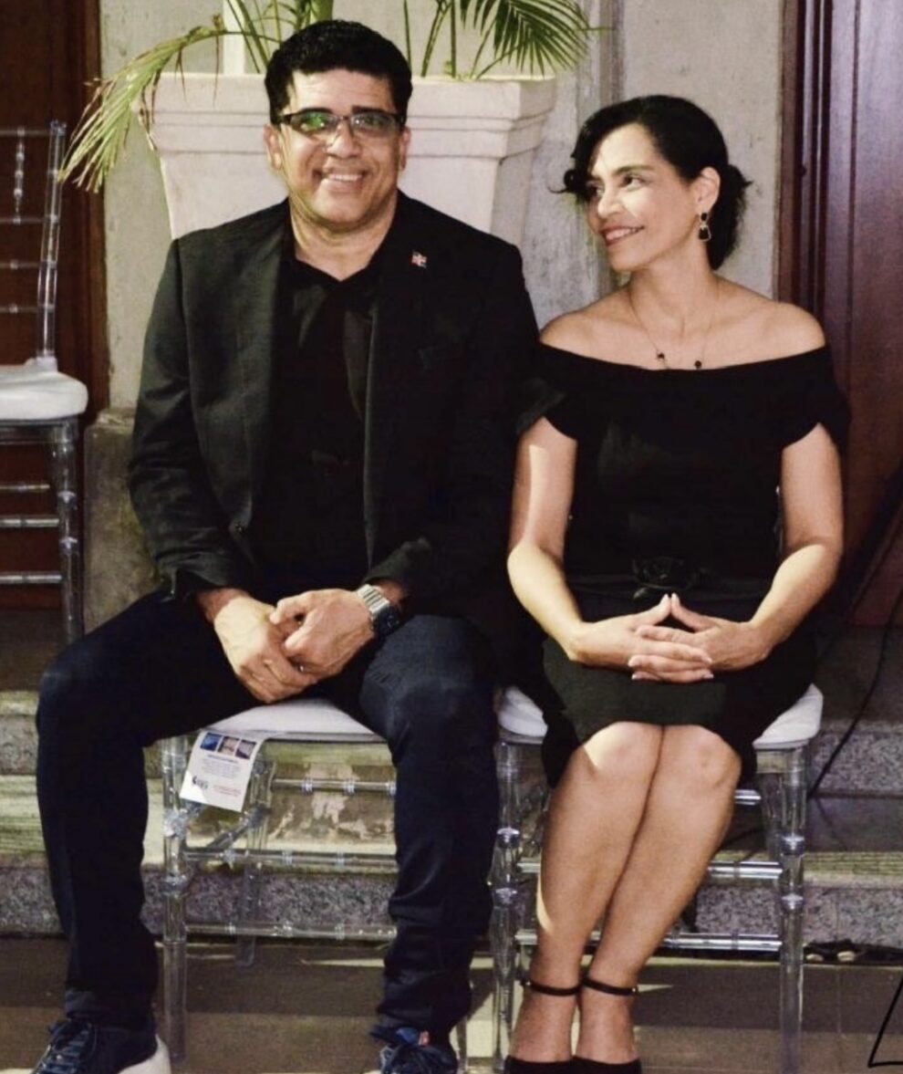 “Por tus hijas das lo mejor de ti”: Evelyn García de Astacio dedica emotivo mensaje a su esposo, el alcalde de Santo Domingo Este, en el Día de los Padres.