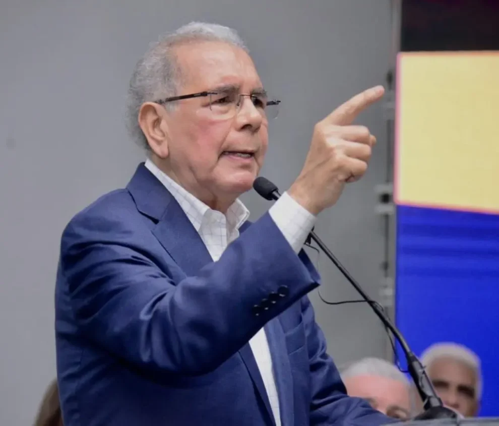 Danilo Medina arremete contra el gobierno: “Dejen de tratar a los dominicanos como idiotas”