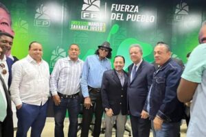 Roy Acosta se integra a la Fuerza del Pueblo junto a su equipo político