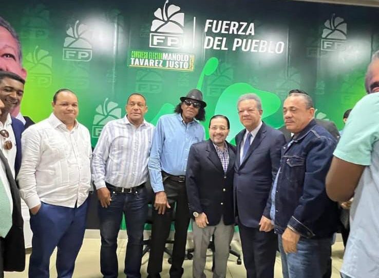 Roy Acosta se integra a la Fuerza del Pueblo junto a su equipo político