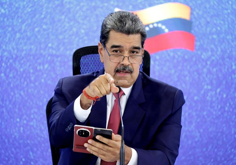 Maduro dice que "amenazas militares" de EE.UU. son un "problema de carácter internacional"