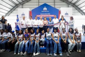 Vicepresidenta Raquel Peña y ministro Kelvin Cruz inauguran polideportivo en el Ensanche Ozama