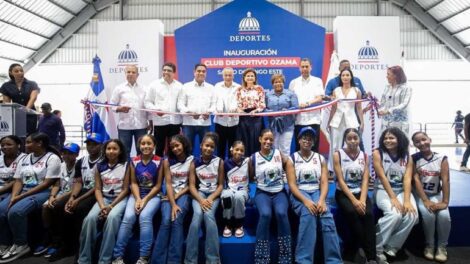 Vicepresidenta Raquel Peña y ministro Kelvin Cruz inauguran polideportivo en el Ensanche Ozama