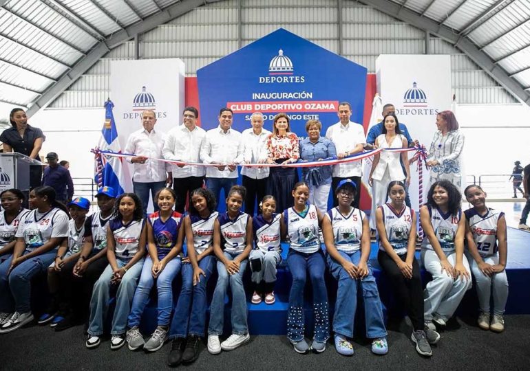 Vicepresidenta Raquel Peña y ministro Kelvin Cruz inauguran polideportivo en el Ensanche Ozama