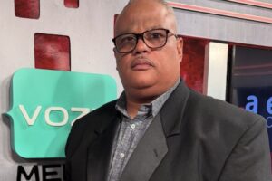 José Amador afirma que República Dominicana pierde con el actual enfrentamiento entre PRM y PLD, basado en acusaciones de corrupción y narcotráfico.