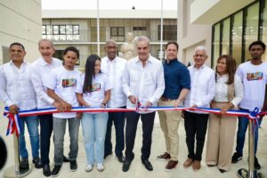 Presidente Abinader inaugura Centro Universitario Regional UASD-Cotuí con 29 aulas; ya suman cuatro los entregados a través del MIVED