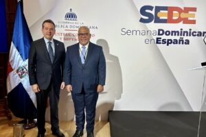 Ministro Ito Bisonó y director general Promipyme Fabricio Gómez Mazara participan en Semana Dominicana en España