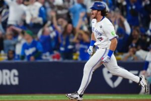 Azulejos apabullan a los Dodgers y ganan juego 1 de la Serie Mundial