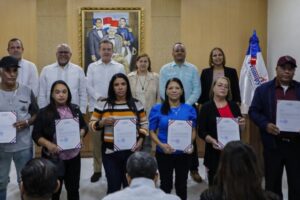 Gobierno entrega RD$50 millones en créditos a 232 prestatarios en Constanza