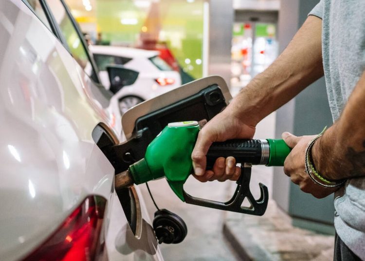 Gobierno mantiene precios de combustibles esenciales con subsidio de RD$314.2 millones