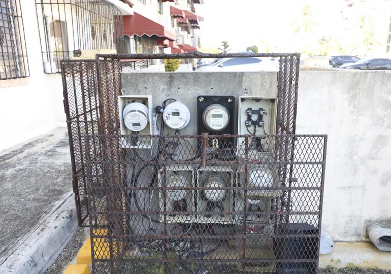Edeeste inicia rehabilitación de paneles en Residencial Ciudad España, SDE
