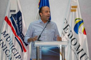 FEDOMU reconoce a Samuel Pereyra por su apoyo al fortalecimiento de la municipalidad dominicana