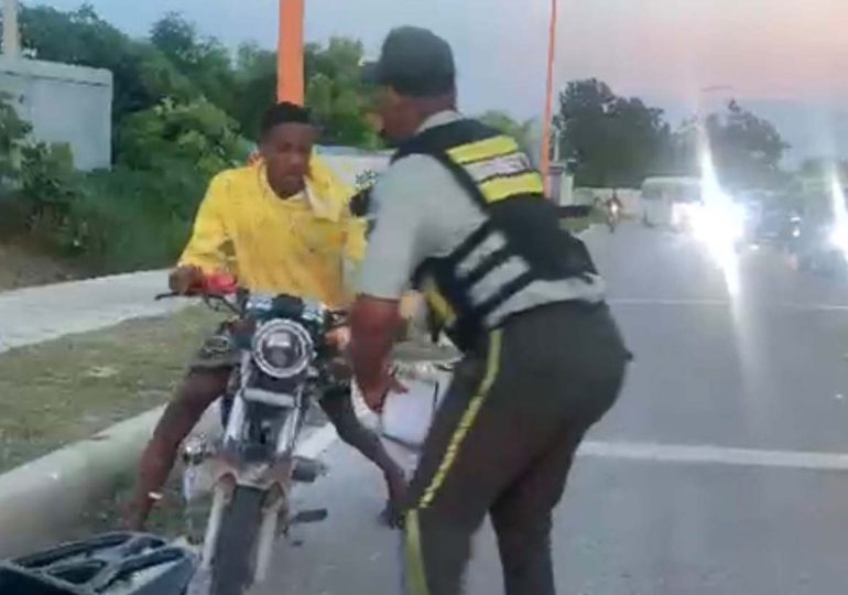 Imponen tres meses de prisión preventiva a conductor que agredió a un agente de DIGESETT en Barahona