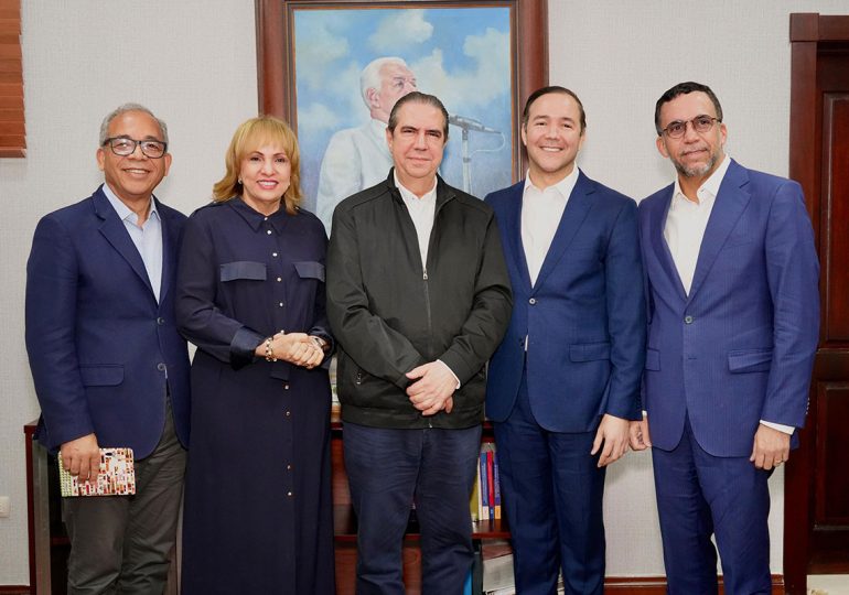 La Comisión del PLD conformada para trabajar el Protocolo de Aspirantes Presidenciales se reúne con Francisco Javier García