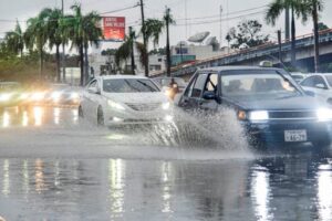 Chubascos y aguaceros dispersos en puntos del país este jueves a causa de la vaguada