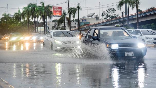 Chubascos y aguaceros dispersos en puntos del país este jueves a causa de la vaguada