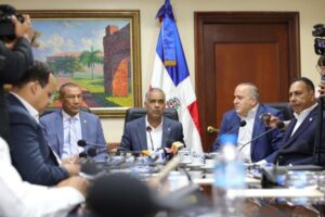 Ministro Joel Santos resalta importancia de actualizar la Ley General de Electricidad