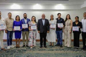 PROMIPYME entrega premios por RD$1 millón 125 mil a ganadores EmprendeLab 2025.