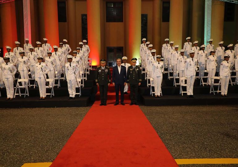Presidente Abinader preside la graduación de la 64ta promoción de Oficiales del Ejército