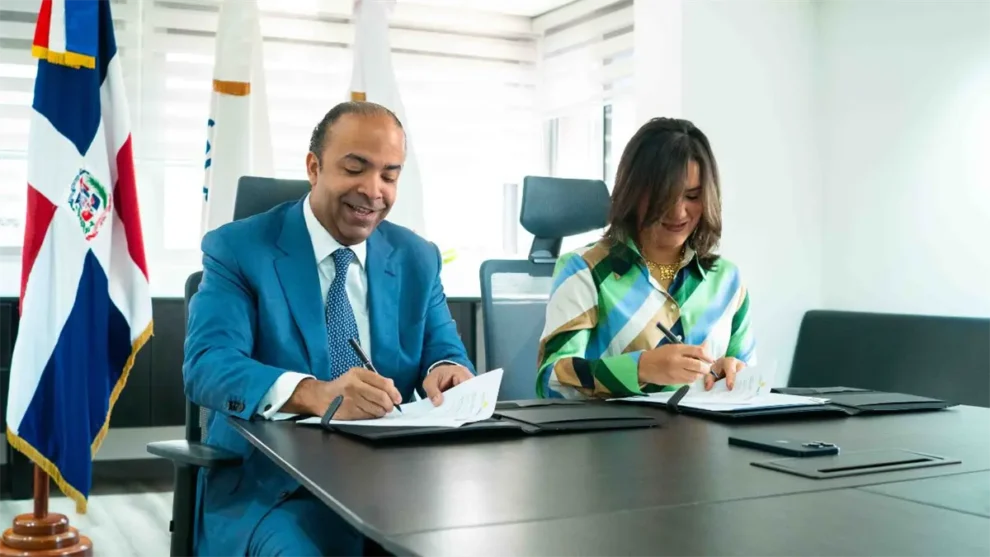 Firman acuerdo para llevar agua y saneamiento sostenibles a comunidad de Azua