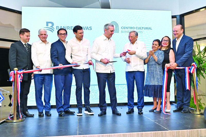 Luis Abinader inaugura Centro Cultural Banreservas de Santiago en el antiguo Hotel Mercedes